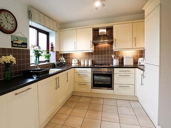 Berry Banks Cottage room 4